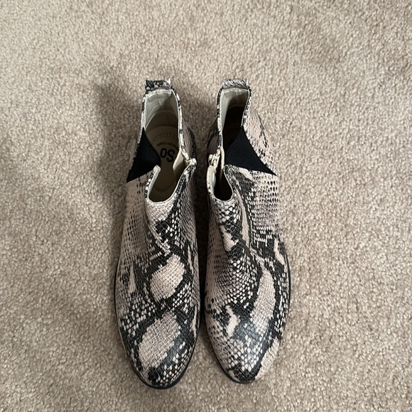 SO Snakeskin Booties- Size 8 - Picture 2 of 10
